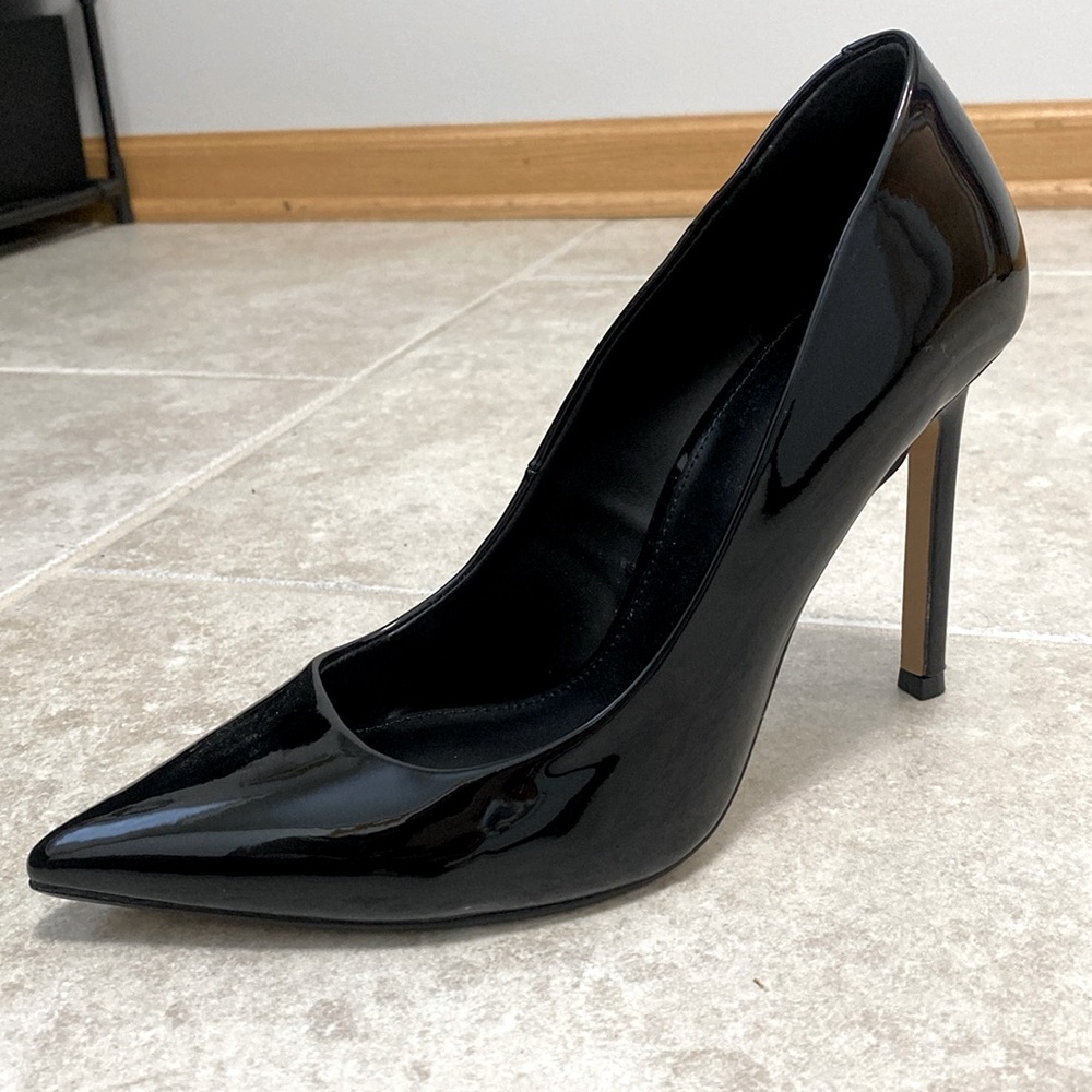 Express size 9 black pumps